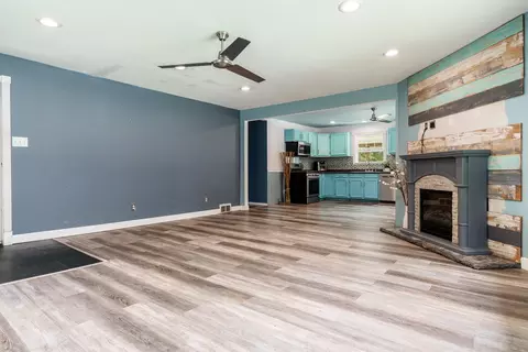 Living - 11371 Havenswood Rd, Roscoe, IL 61073 photo 2 of 5