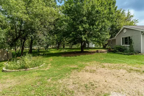 Exterior - 11371 Havenswood Rd, Roscoe, IL 61073 photo 13 of 23