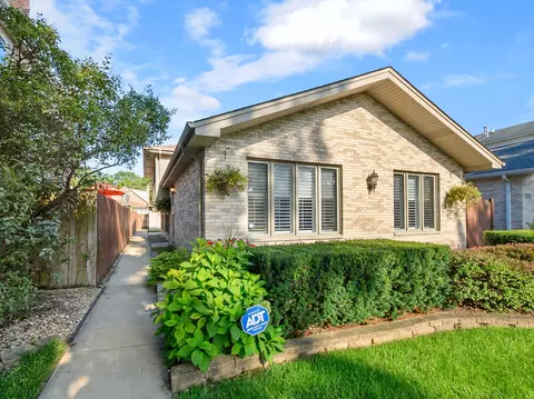 10633 S Whipple St, Chicago, IL 60655