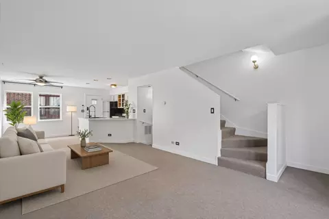Living - 1007 E 61st St, Chicago, IL 60637 photo 6 of 9