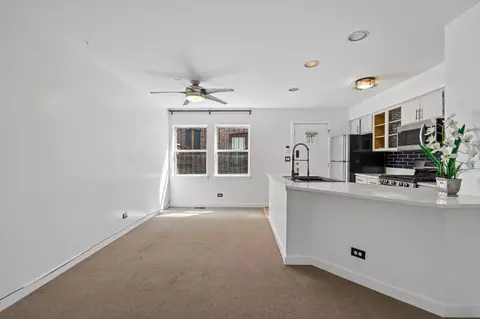 Living - 1007 E 61st St, Chicago, IL 60637 photo 7 of 9
