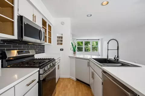 Kitchen - 1007 E 61st St, Chicago, IL 60637 photo 4 of 4