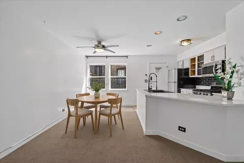 Dining - 1007 E 61st St, Chicago, IL 60637 photo 1 of 1