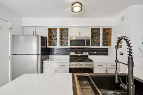 Kitchen - 1007 E 61st St, Chicago, IL 60637 photo 2 of 4