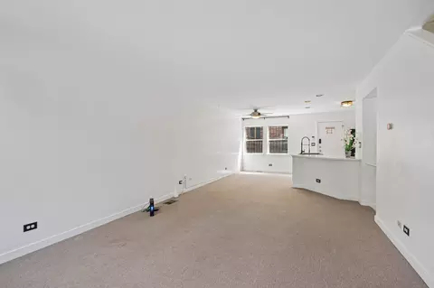 Living - 1007 E 61st St, Chicago, IL 60637 photo 3 of 9