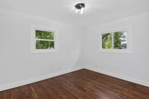 Bedroom - 730 Hillcrest Blvd, Hoffman Estates, IL 60169 photo 2 of 3