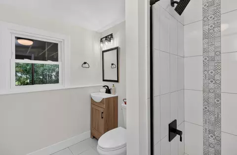Bath - 730 Hillcrest Blvd, Hoffman Estates, IL 60169 photo 4 of 4