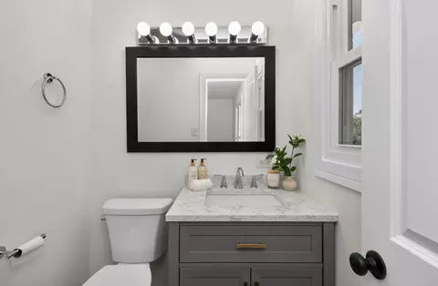 Bath - 730 Hillcrest Blvd, Hoffman Estates, IL 60169 photo 1 of 4