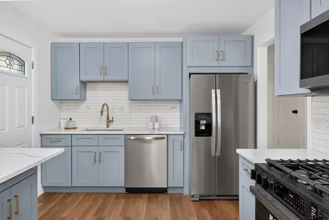 Kitchen - 730 Hillcrest Blvd, Hoffman Estates, IL 60169 photo 1 of 2
