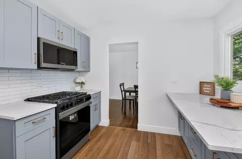 Kitchen - 730 Hillcrest Blvd, Hoffman Estates, IL 60169 photo 2 of 2