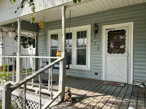 Exterior - 107 N 19th St, Herrin, IL 62948 photo 2 of 6