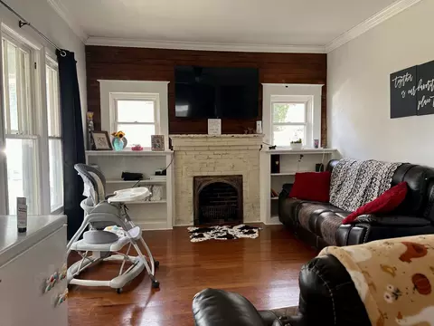 Living - 107 N 19th St, Herrin, IL 62948 photo 1 of 2