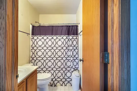 Bath - 2803 Sun Valley Dr, Plainfield, IL 60586 photo 1 of 1