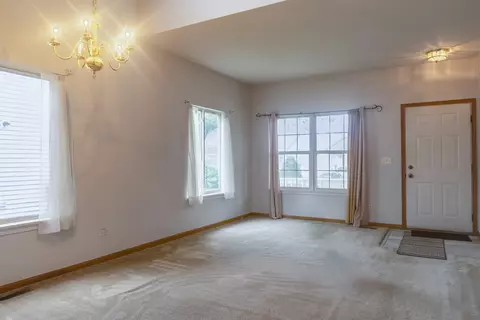 Living - 2803 Sun Valley Dr, Plainfield, IL 60586 photo 3 of 4