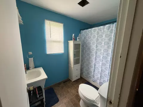 Bath - 504 N Walnut St, Centralia, IL 62801 photo 1 of 1