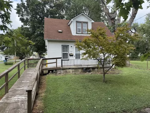 Exterior - 504 N Walnut St, Centralia, IL 62801 photo 1 of 8