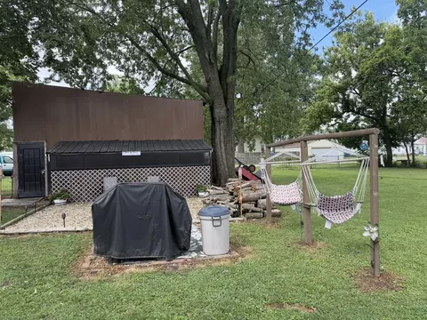 Exterior - 504 N Walnut St, Centralia, IL 62801 photo 5 of 8