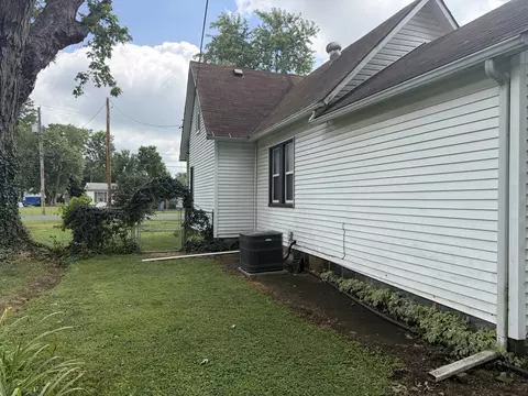 Exterior - 504 N Walnut St, Centralia, IL 62801 photo 3 of 8