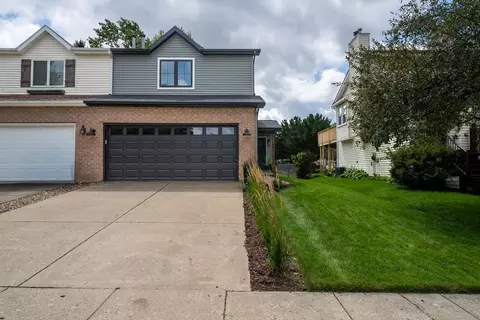 Exterior - 2741 Arrowhead Dr, Bloomington, IL 61704 photo 9 of 10