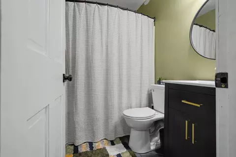 Bath - 2741 Arrowhead Dr, Bloomington, IL 61704 photo 2 of 3