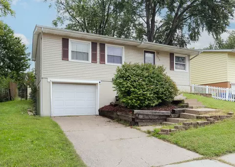 2410 W 58th St, Davenport, IA 52806