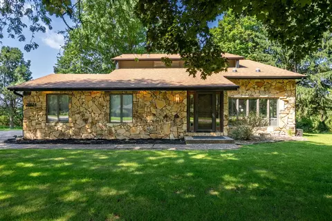28024 230th St, Leclaire, IA 52753