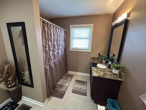 Bath - 6908 Townsend Blvd, Plainfield, IL 60586 photo 1 of 2