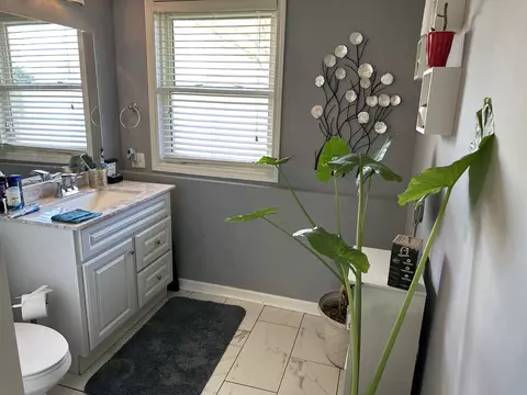 Bath - 6908 Townsend Blvd, Plainfield, IL 60586 photo 2 of 2