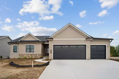 6113 Duggleby Ave, Davenport, IA 52807