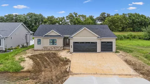 6113 Duggleby Ave, Davenport, IA 52807