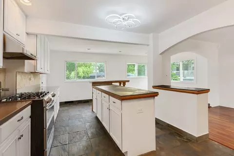 Kitchen - 4425 Thornbark Ct, Hoffman Estates, IL 60192 photo 2 of 3