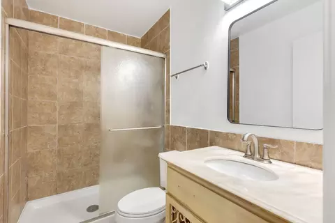 Bath - 4425 Thornbark Ct, Hoffman Estates, IL 60192 photo 2 of 3