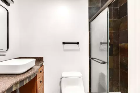 Bath - 4425 Thornbark Ct, Hoffman Estates, IL 60192 photo 1 of 3