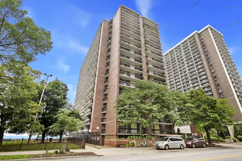 5901 N Sheridan Rd #13F, Chicago, IL 60660