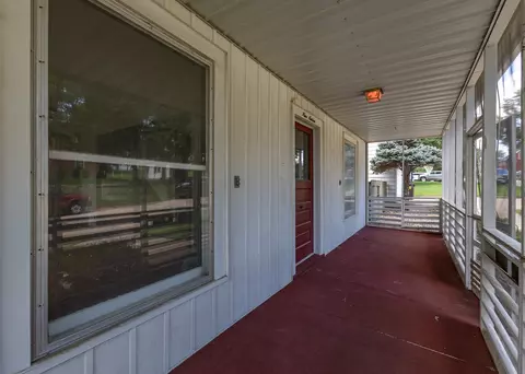 Exterior - 916 7th St, Fulton, IL 61252 photo 5 of 8