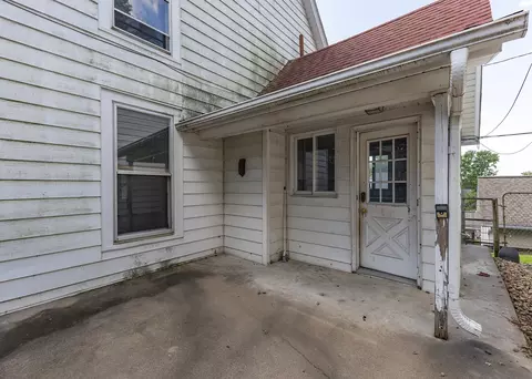 Exterior - 916 7th St, Fulton, IL 61252 photo 6 of 8