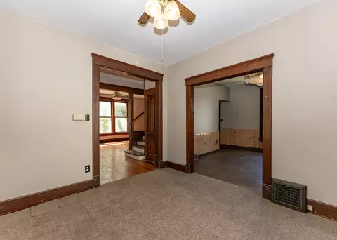 Living - 916 7th St, Fulton, IL 61252 photo 4 of 5