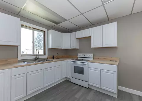 Kitchen - 916 7th St, Fulton, IL 61252 photo 1 of 4