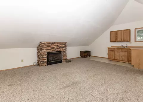 Living - 916 7th St, Fulton, IL 61252 photo 5 of 5