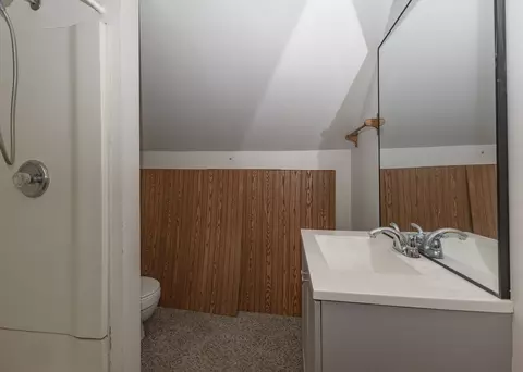 Bath - 916 7th St, Fulton, IL 61252 photo 4 of 4