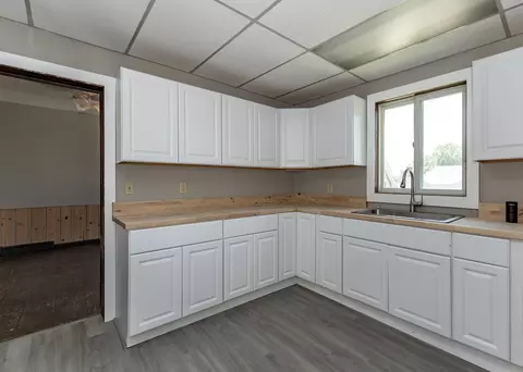 Kitchen - 916 7th St, Fulton, IL 61252 photo 2 of 4