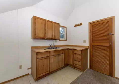 Kitchen - 916 7th St, Fulton, IL 61252 photo 4 of 4