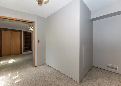 Bedroom - 916 7th St, Fulton, IL 61252 photo 9 of 10