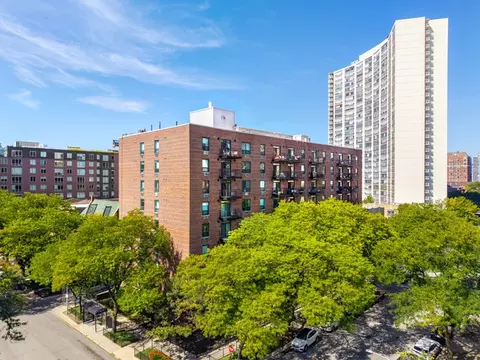 3900 N Pine Grove Ave #808, Chicago, IL 60613