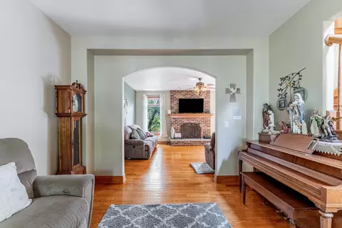 Entry Way - 5207 Warren Ave, Hillside, IL 60162 photo 3 of 4