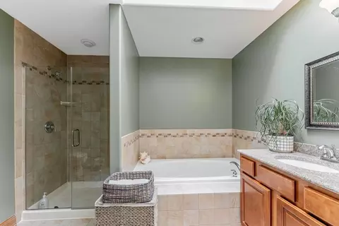 Bath - 5207 Warren Ave, Hillside, IL 60162 photo 2 of 5