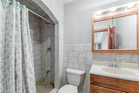 Bath - 5207 Warren Ave, Hillside, IL 60162 photo 5 of 5