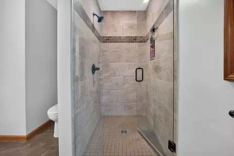 Bath - 505 Wellesley Dr, Normal, IL 61761 photo 6 of 10