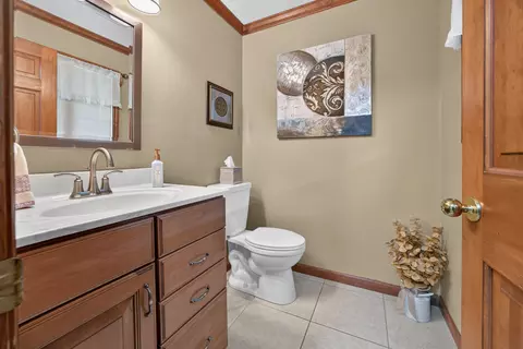 Bath - 505 Wellesley Dr, Normal, IL 61761 photo 1 of 10