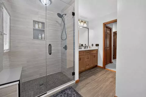 Bath - 505 Wellesley Dr, Normal, IL 61761 photo 9 of 10